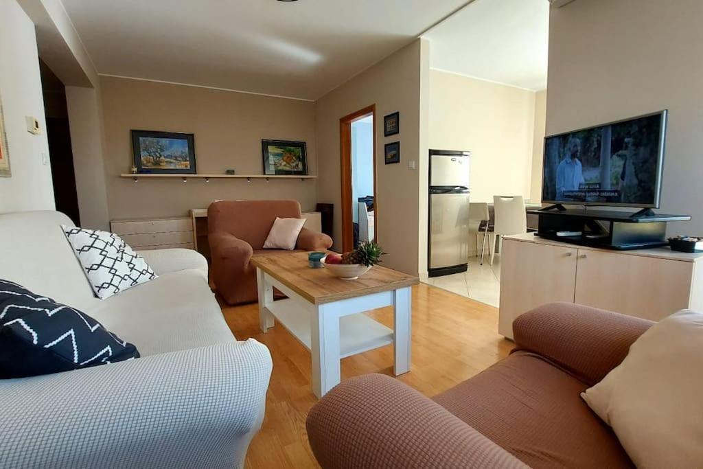 Apartman Ana Pula - Calm, Free Parking, Close To Center Exterior photo